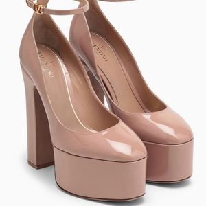 Brand NEW (in box) Valentitino Garabani shoes